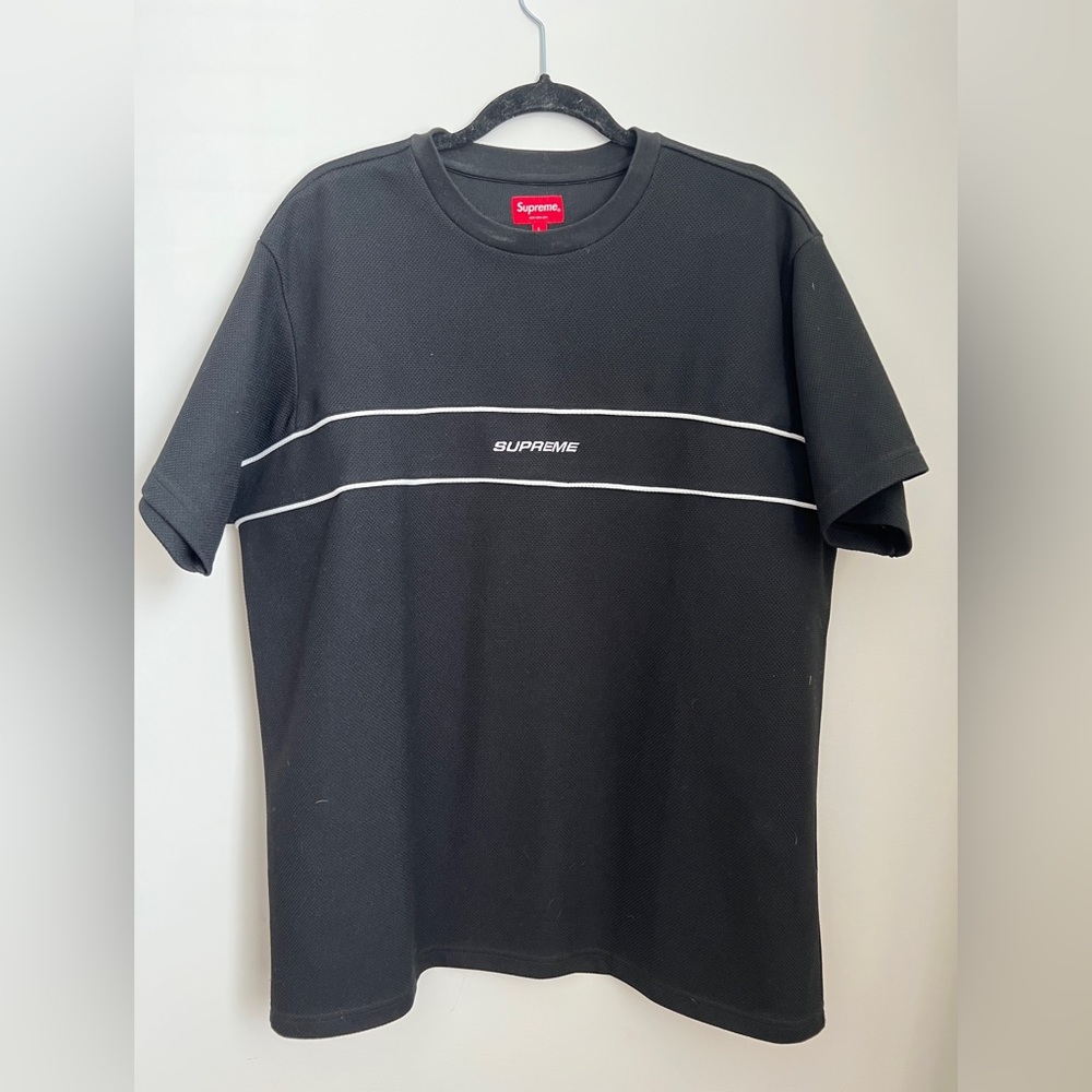 Supreme tee